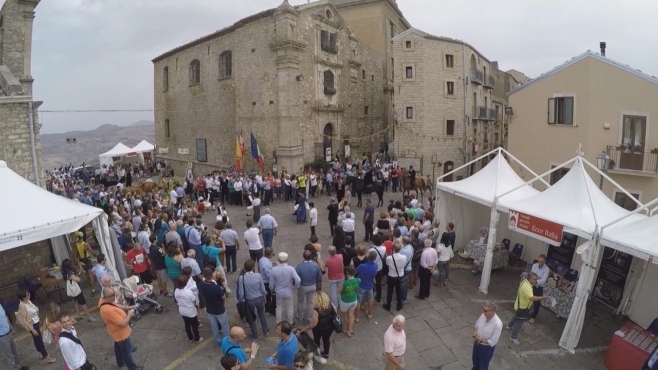 B&B Del Corso Gangi Bagian luar foto