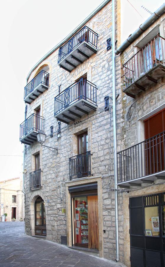 B&B Del Corso Gangi Bagian luar foto